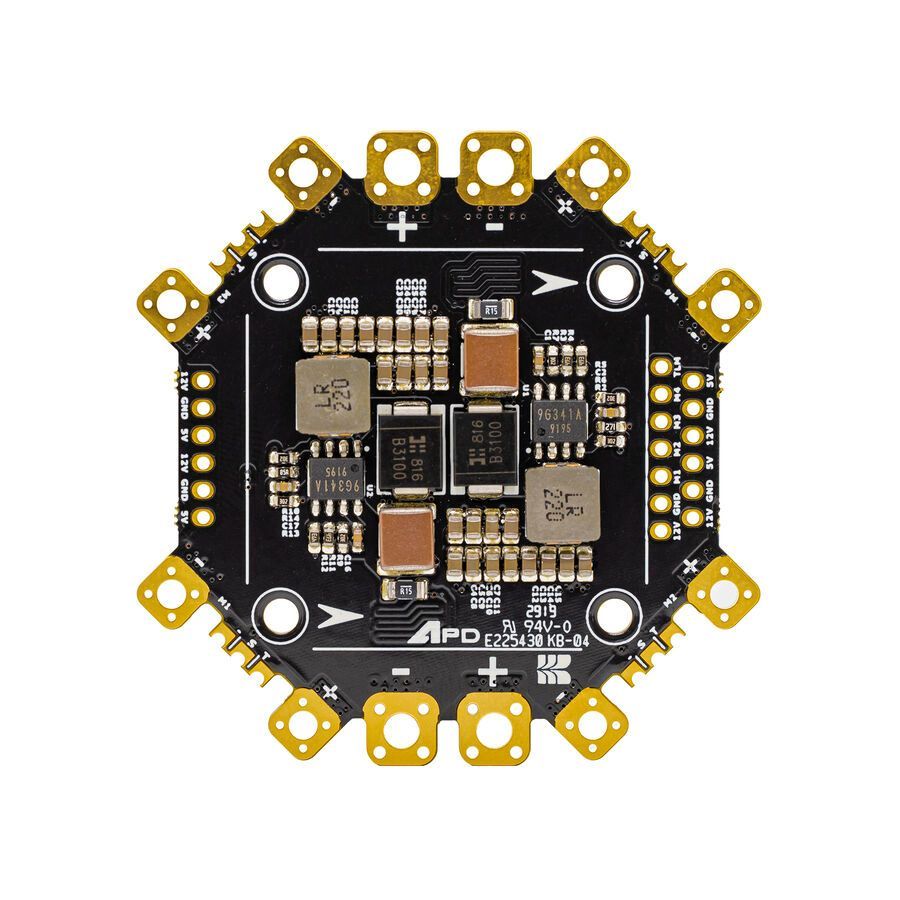 Eine schwarze elektronische Drohnen-Stromverteilerplatine mit vergoldeten Lötösen, die in einem achteckigen Muster angeordnet sind.