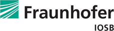 Logo des Fraunhofer IOSB, bestehend aus einem türkisfarbenen Quadrat mit weißen geschwungenen Linien links neben dem schwarzen Text.