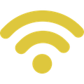 Ein gelbes Symbol eines WLAN-Signals auf weißem Hintergrund.