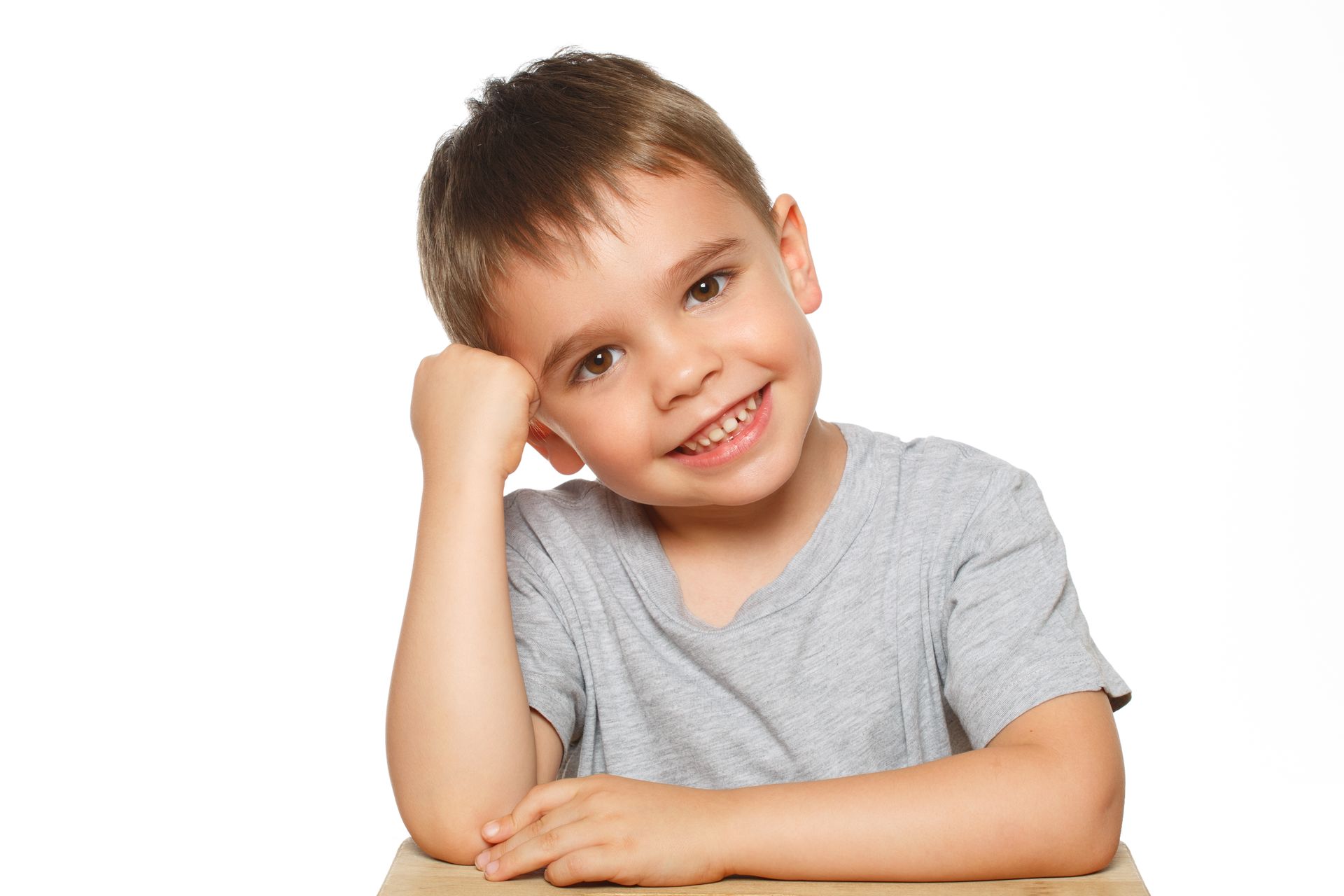 Photo d'un petit garçon souriant