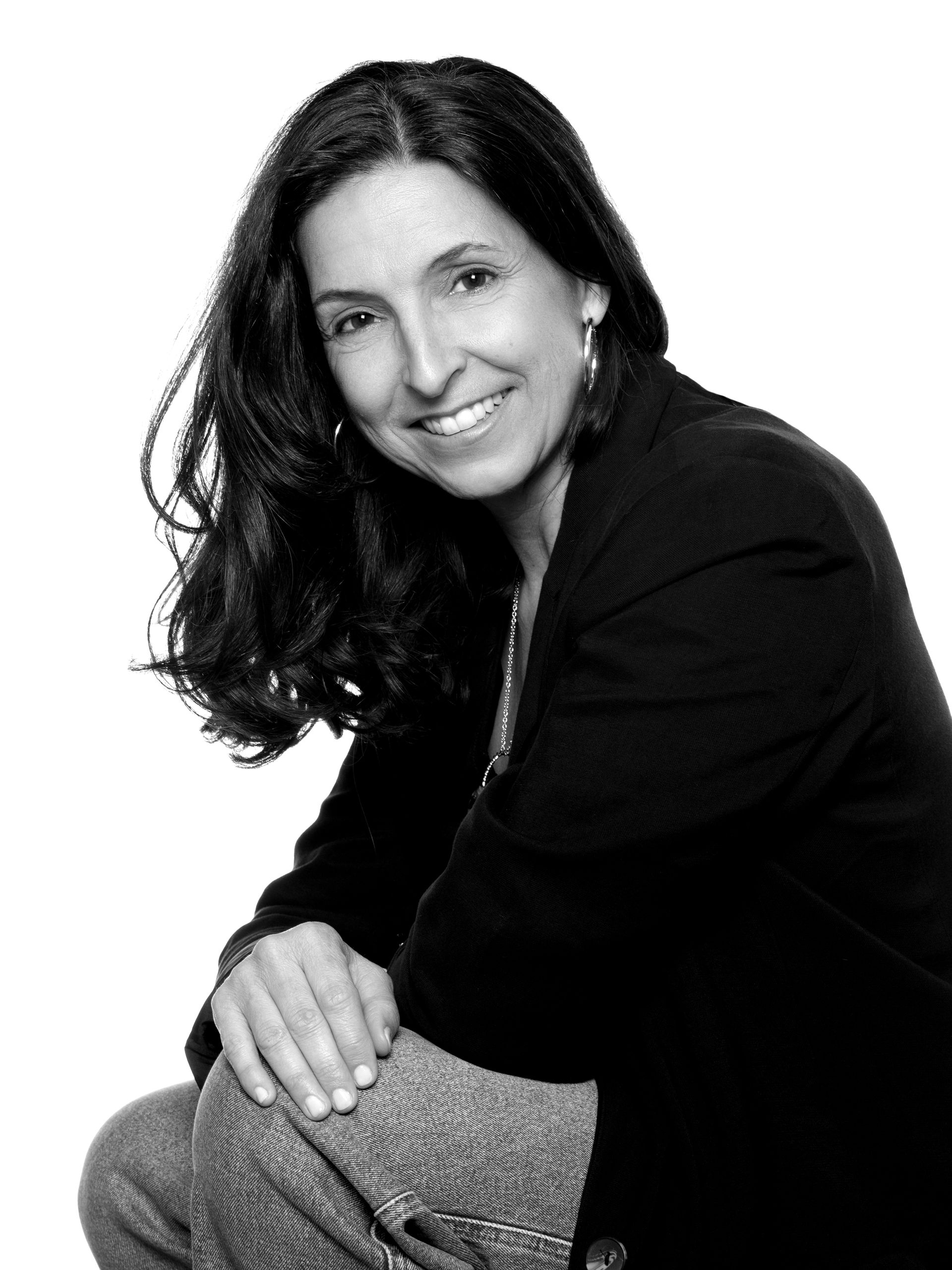 Photo en noir et blanc d'une femme