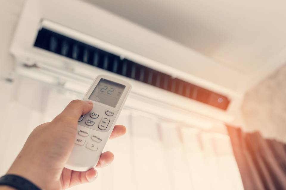 Lüftung und Klima mit Fernbedingung gesteuert