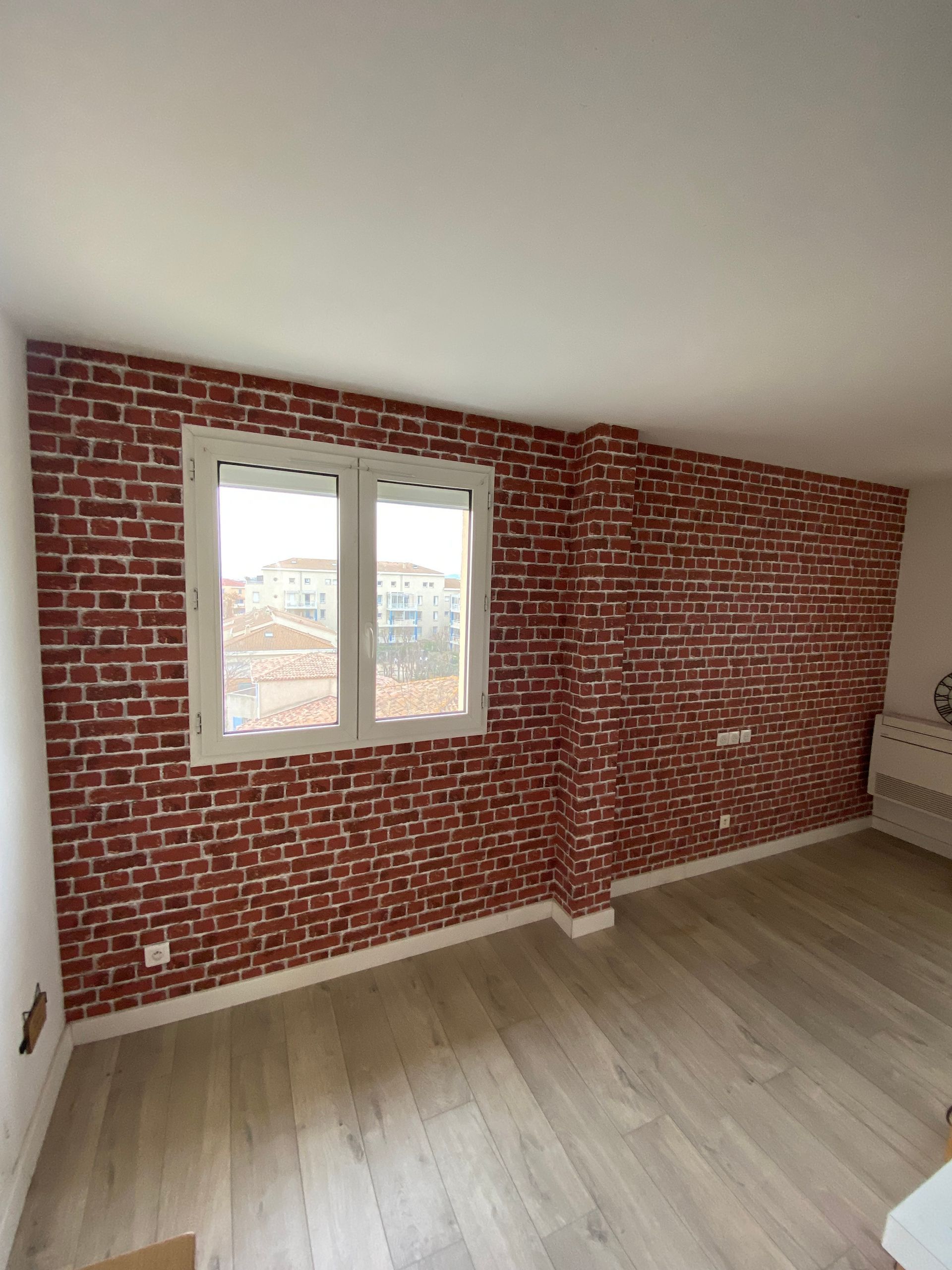 Mur avec tapisserie ancienne 