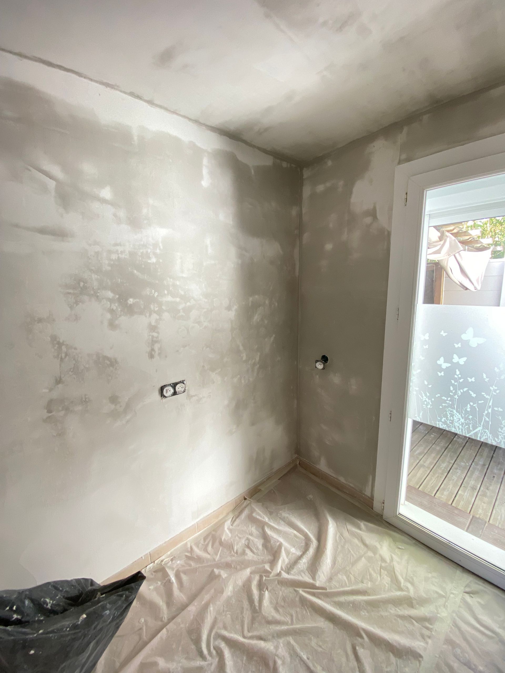 Murs d'une chambre prêts à peindre