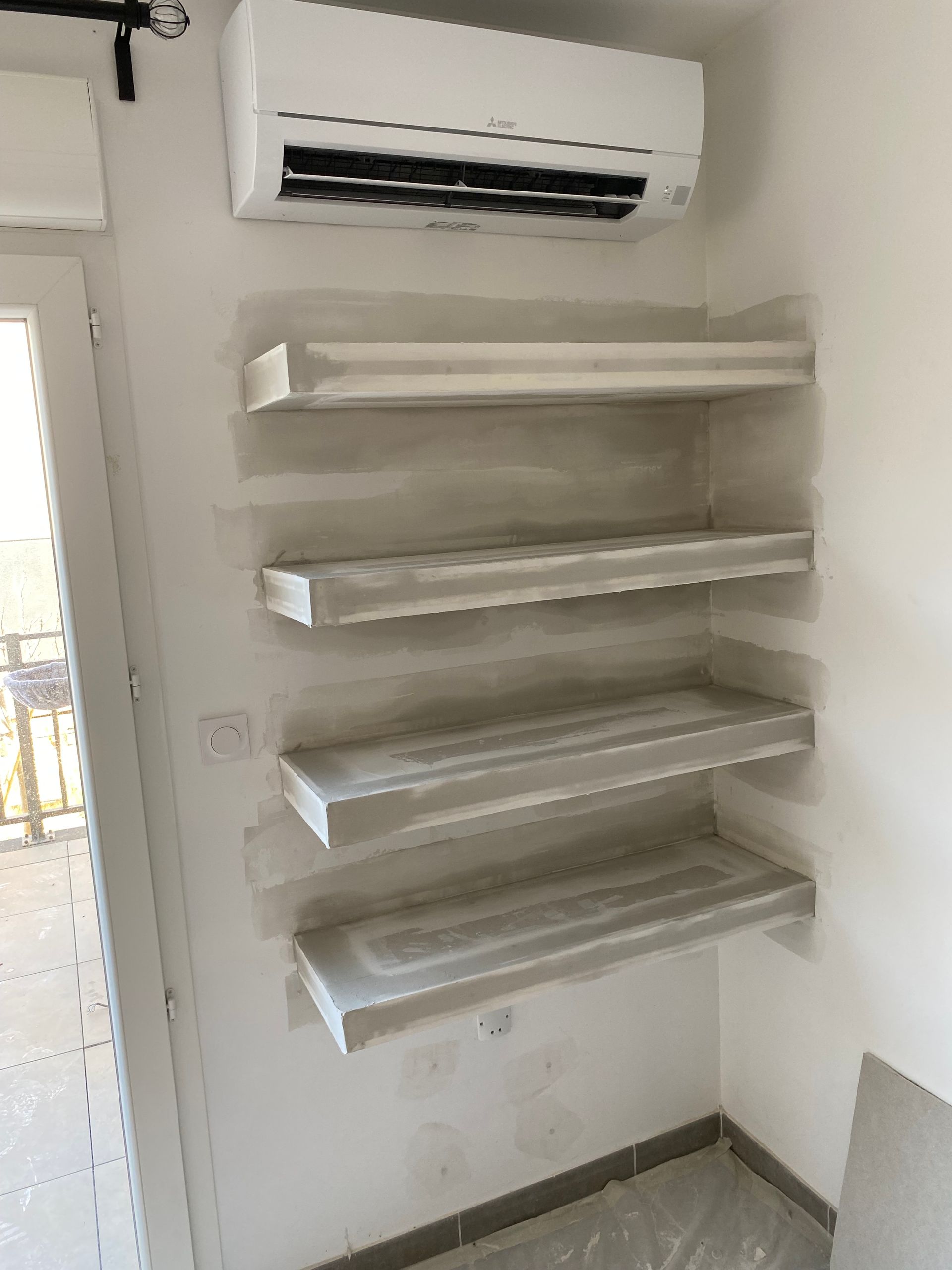 Habillage d'étagères avec du placo 