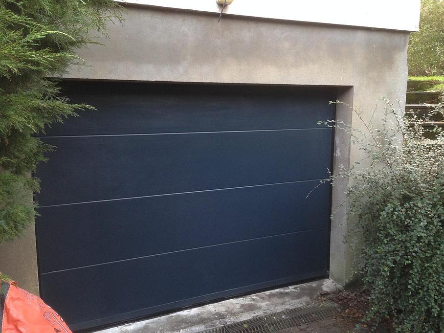 Porte garage bleue