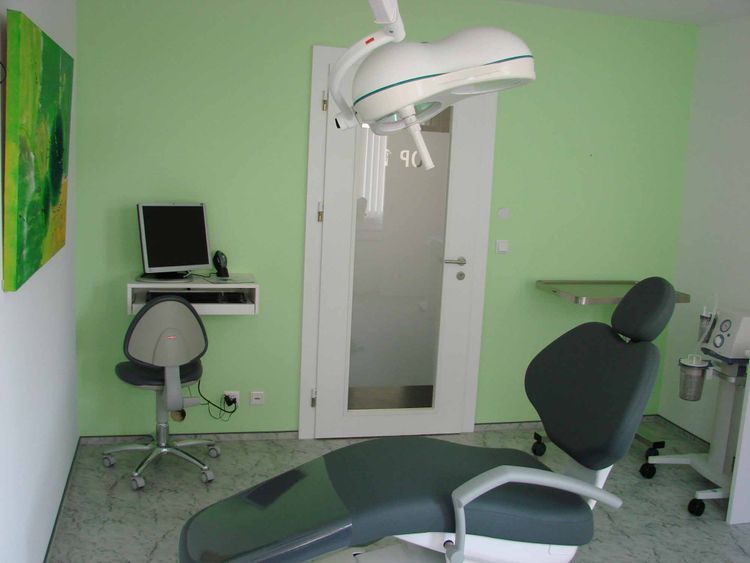 Behandlungszimmer - Zahnarztpraxis Dr. Lothar Frank