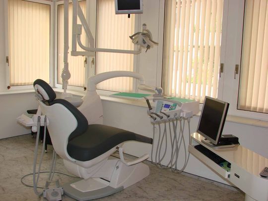 Behandlungszimmer - Zahnarztpraxis Dr. Lothar Frank