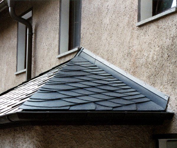 Vordach mit Schieferplatten der Firma Busch Ramona