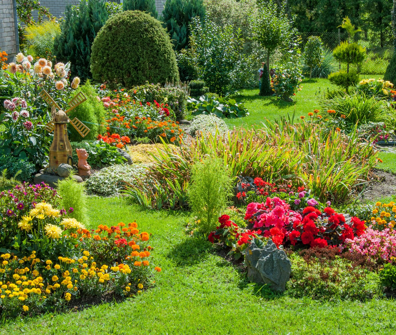Jardin avec un petit moulin