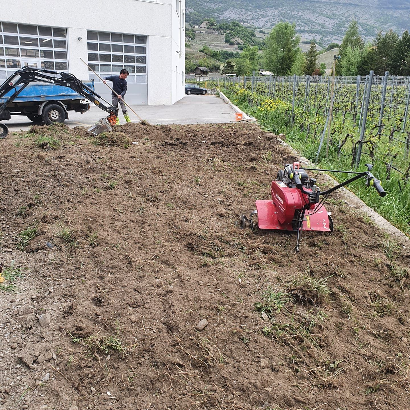 MC Construction Sàrl - Aménagement extérieur - terrassement - goudronnage - dallage - paysagisme