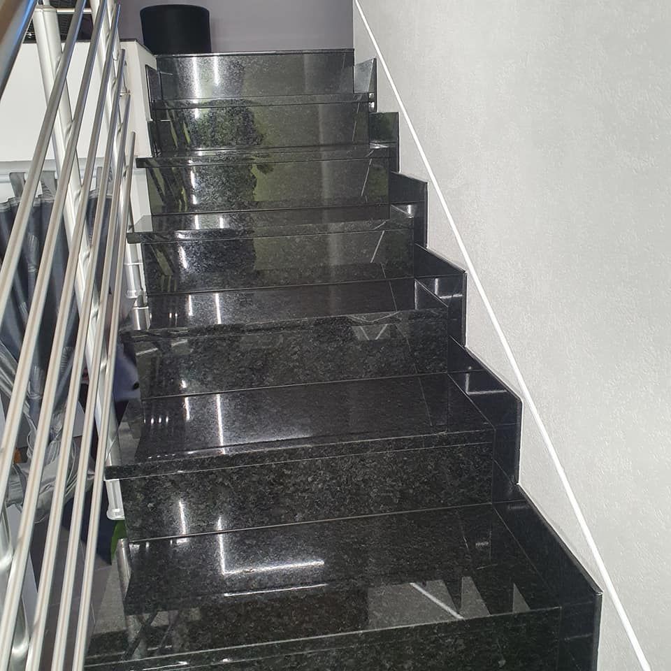 Logo MC Construction Sàrl - Calepinage - pose de carrelage - mosaïque- frises décoratives