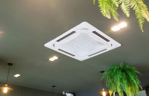 Clim cassette blanche au plafond