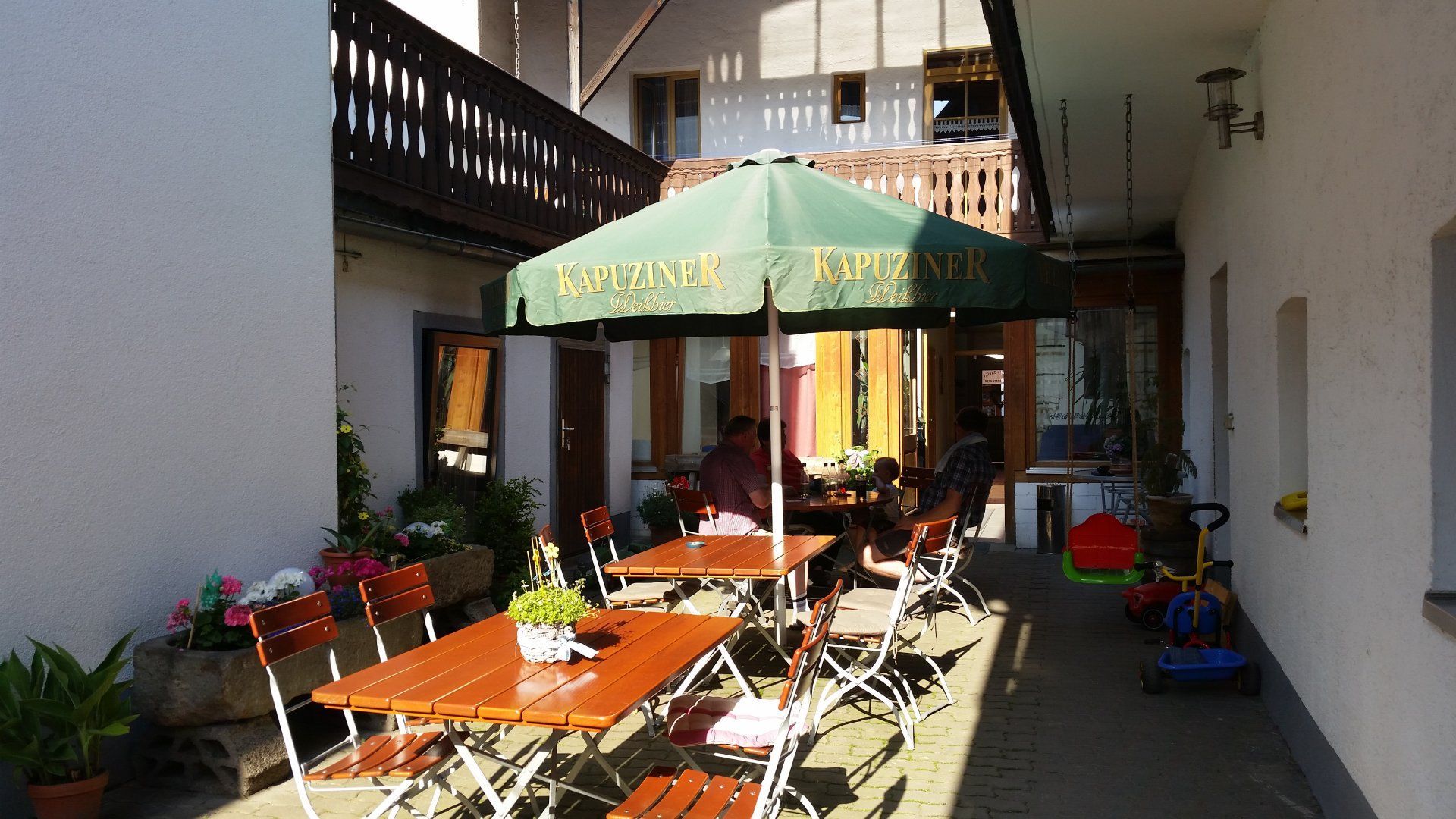 Außenbereich beim Gasthof Zum Schwoarzn