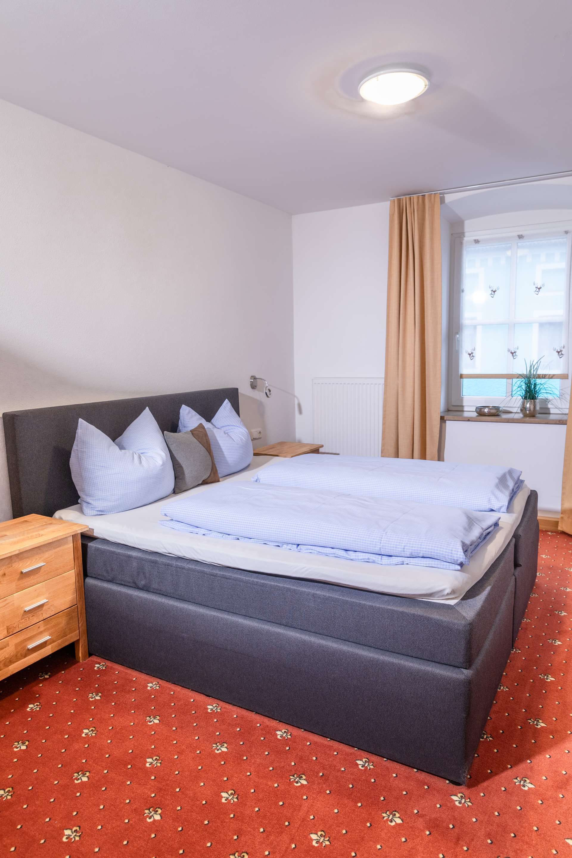 Ein gemütliches Doppelbett