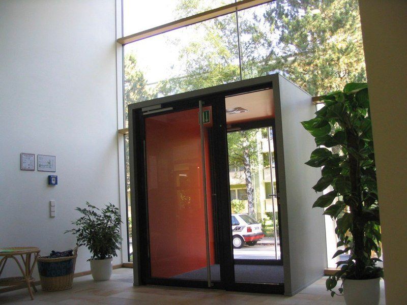 Eingangsbereich eines modernen Gebäudes