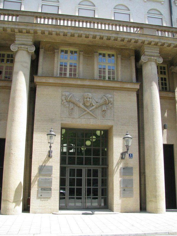 Altes Gebäude mit Säulen