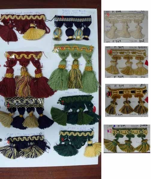 Un montón de borlas están en un trozo de papel.