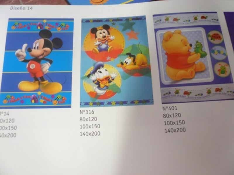 Un póster con Mickey Mouse y Winnie the Pooh.