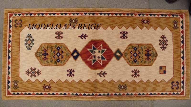 Una alfombra que dice modelo 528 beige.