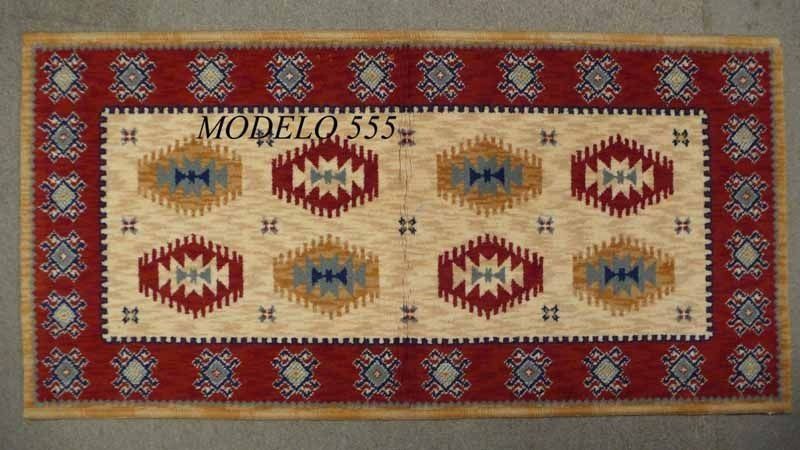 Una alfombra con un patrón que dice modelo 555.