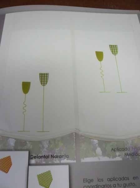 Un trozo de papel con la imagen de dos copas de vino.