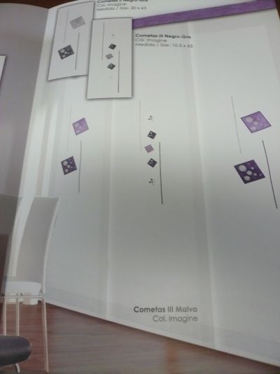 Un libro está abierto en una página que dice cometas