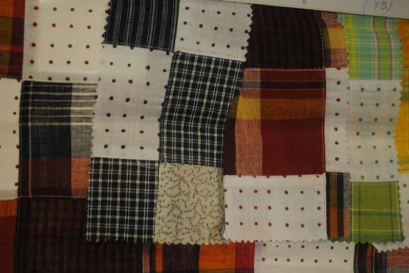 Un montón de trozos de tela con el número 7.