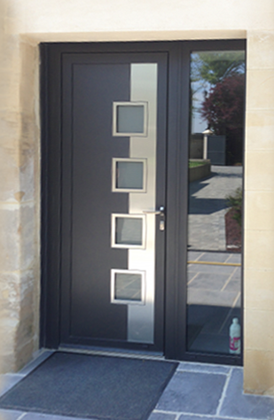 Porte en alu moderne avec des vitres carrées