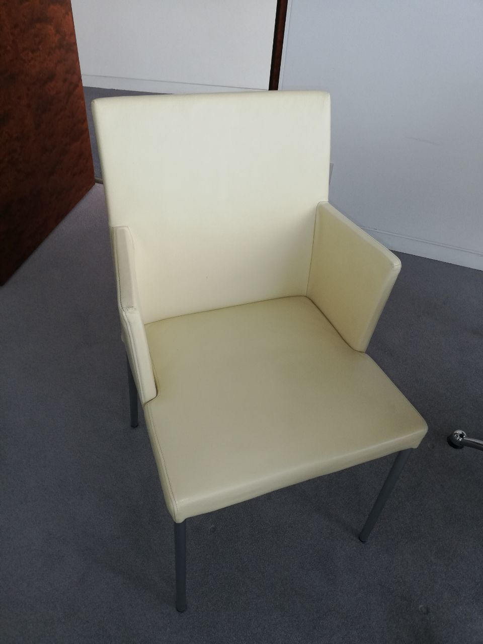 Müller Raum + Dekor – gepolsterter Stuhl