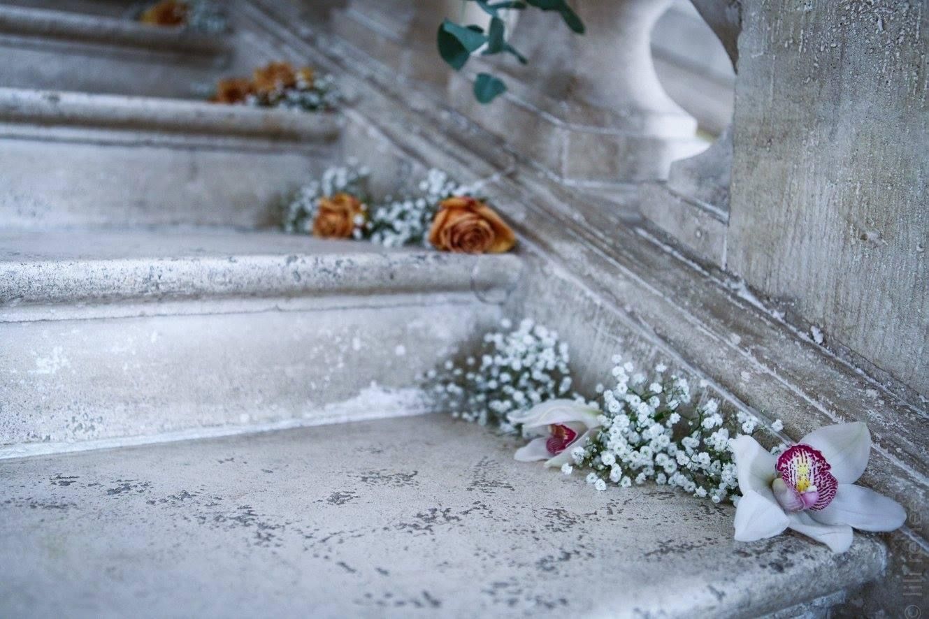 Composition dans un vase haut