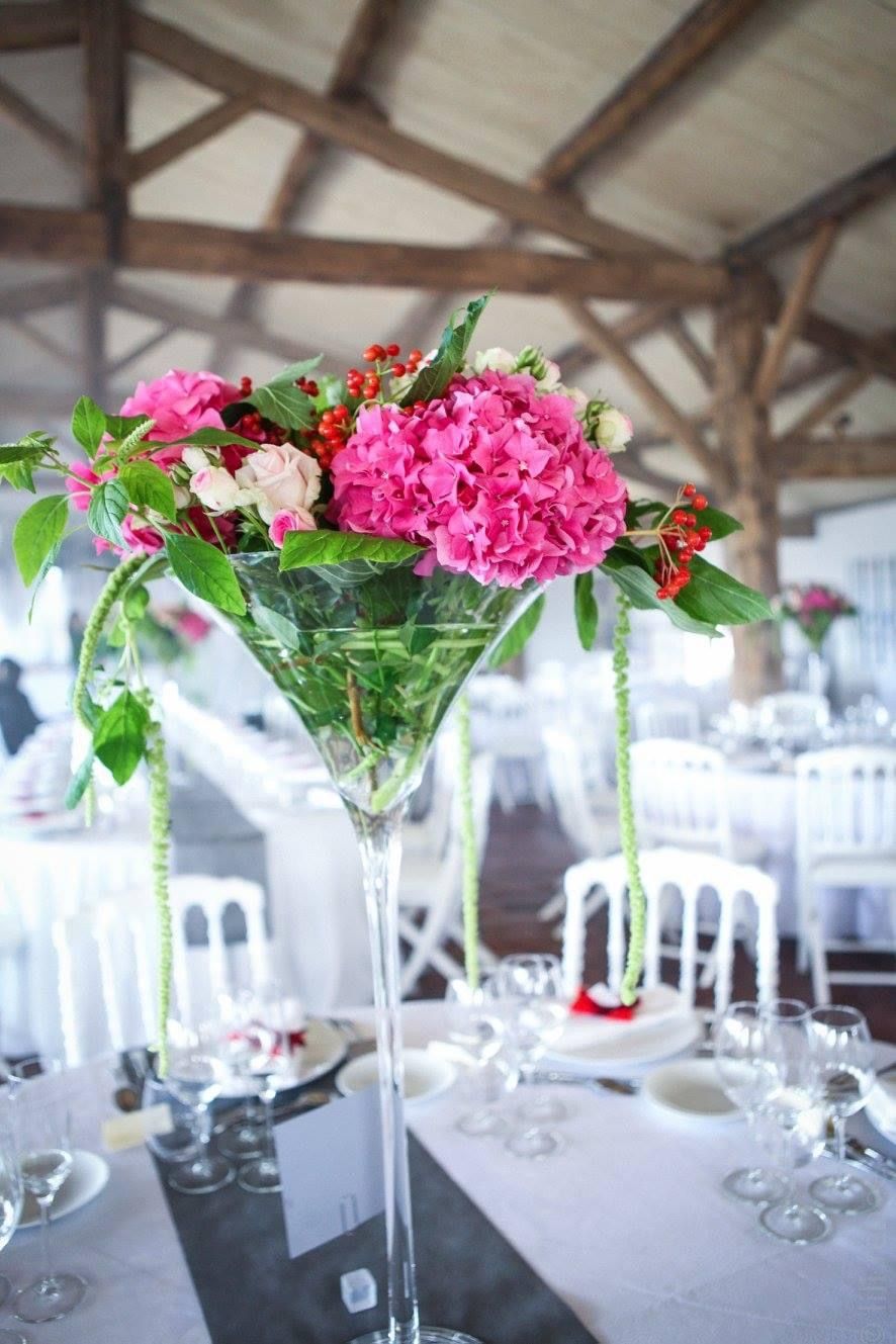 Composition florale dans de grands verres