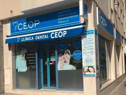 El frente de una clínica dental llamada ceop