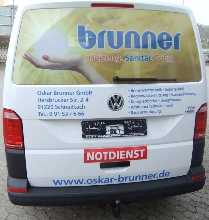 Weißer Lieferwagen mit