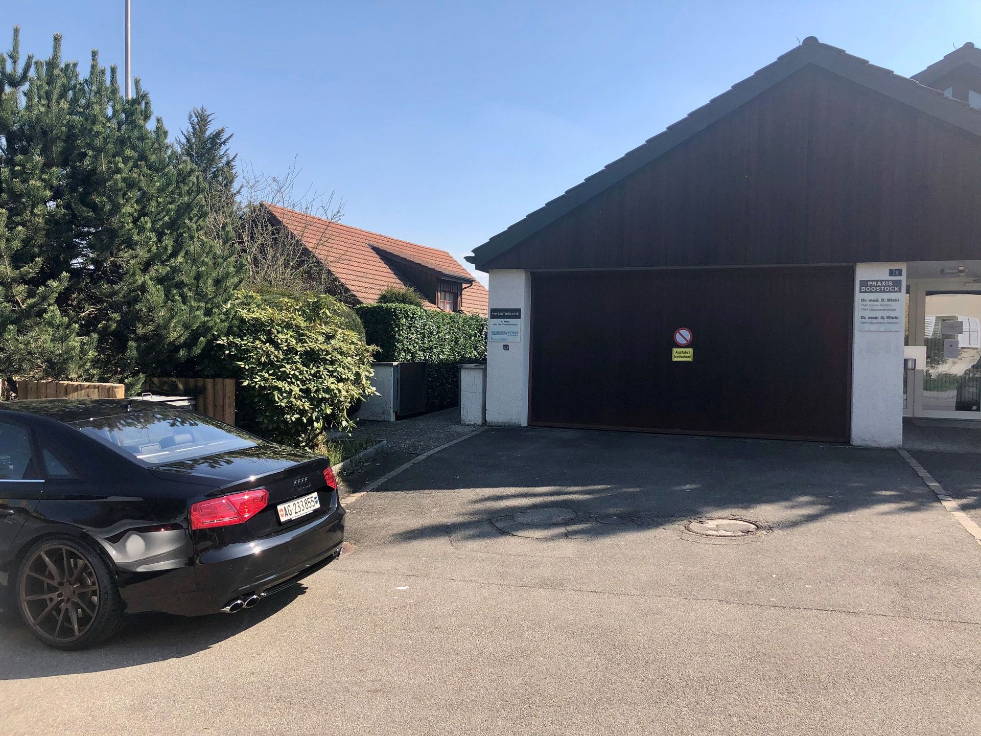 Eingangsbereich - Naturarzt und Physiotherapiepraxis Adrian Meier GmbH