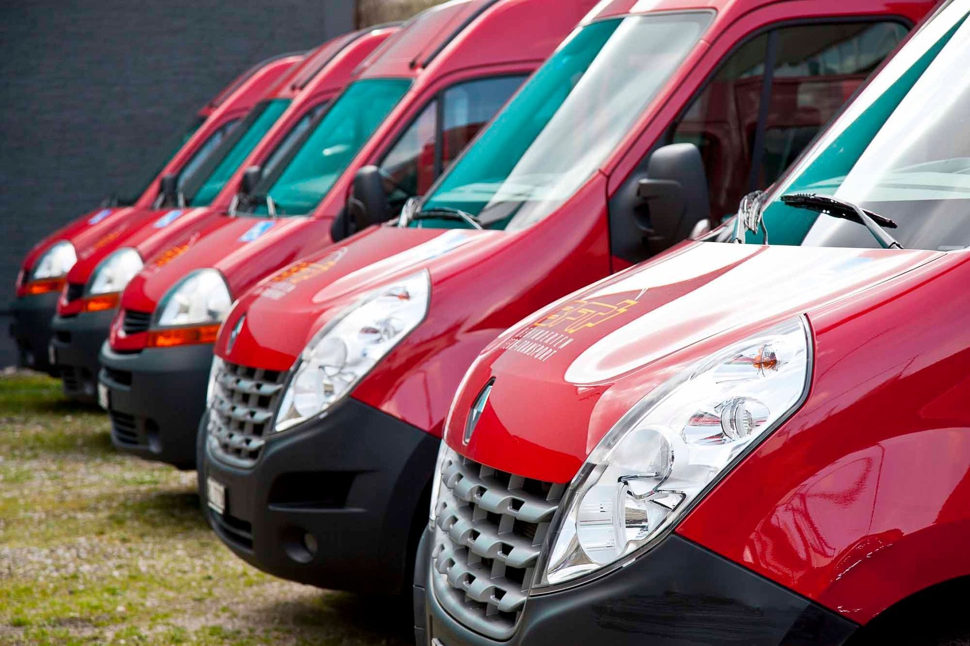 Fahrzeug Nahansicht - BFT Behinderten-Fern-Transport