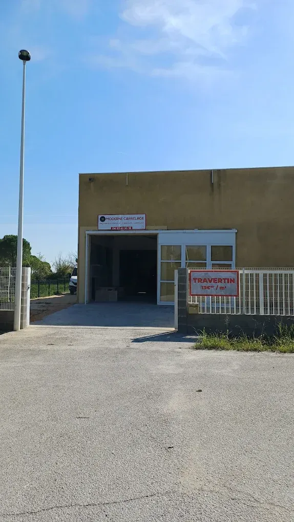 Le magasin de MC CARRELAGE vu de l'extérieur.