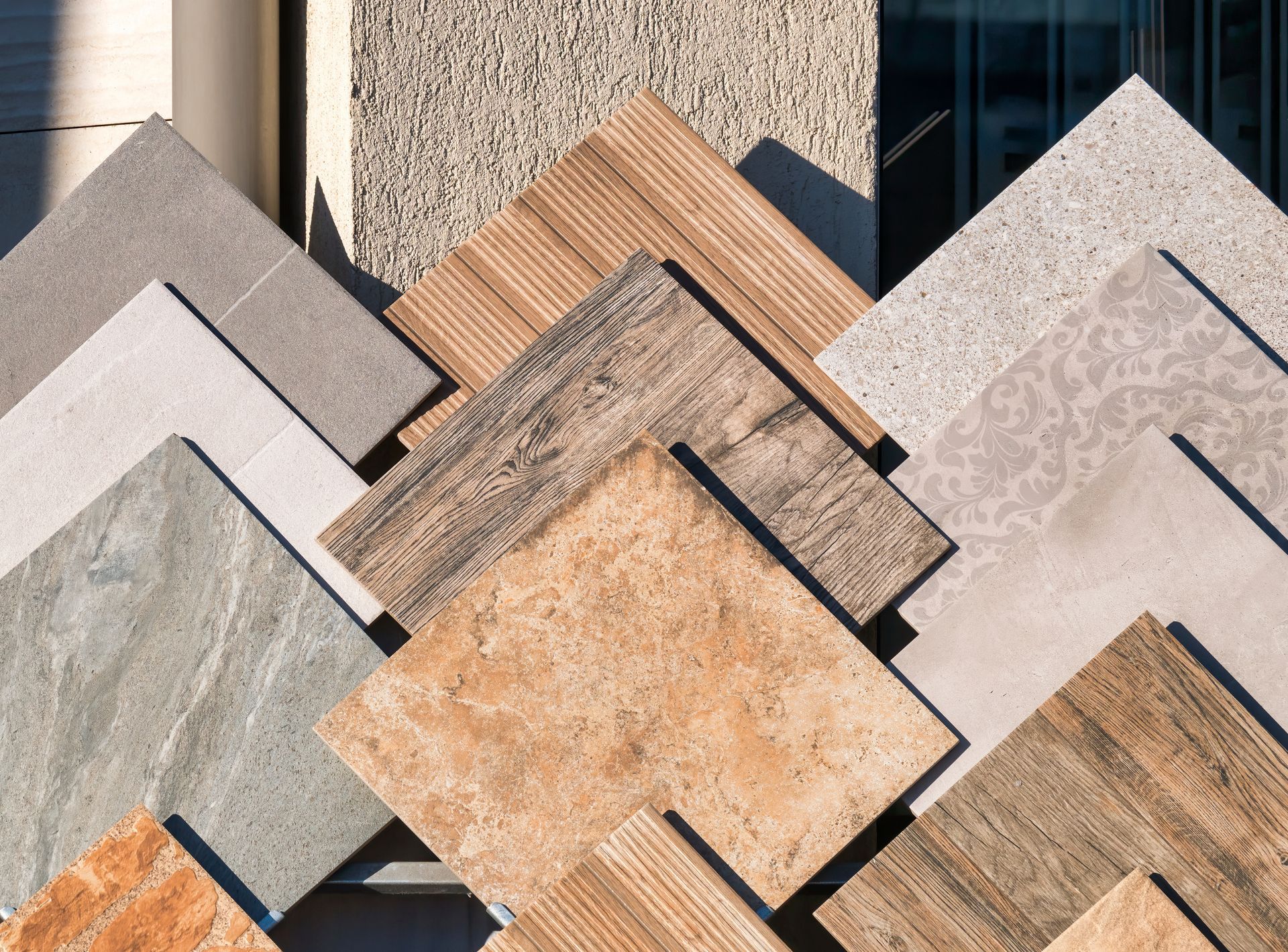 Une collection de carreaux de sol carrés disposés en quinconce.