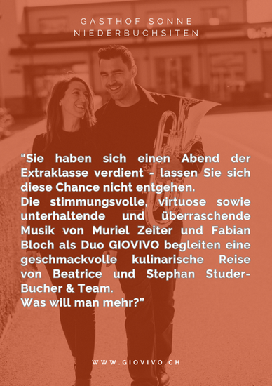 Ein Mann und eine Frau stehen nebeneinander mit einem Zitat auf der Unterseite