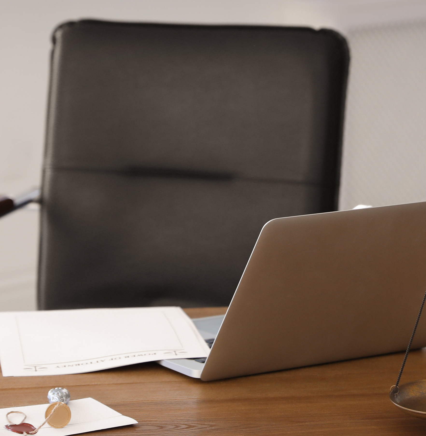 Chaise de bureau dans un bureau d'avocat.