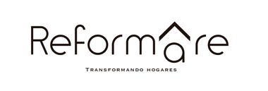 Logotipo de Reformare en negro con un tejado de casa estilizado sobre la “m” y un pequeño eslogan debajo.