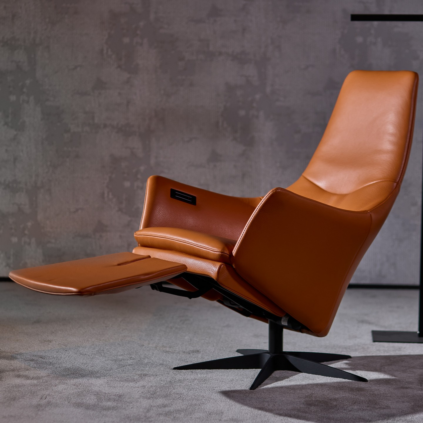 Moderner Relaxsessel in cognacfarbenem Leder