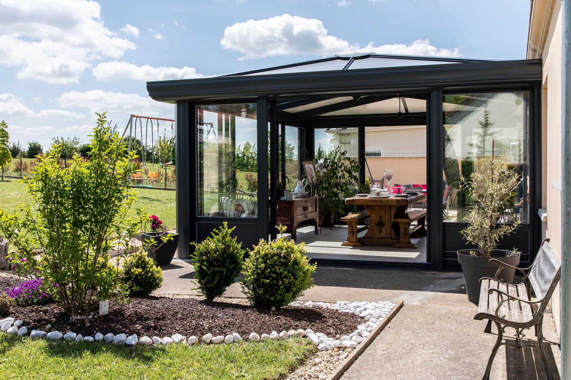 Maison avec pergola en bois