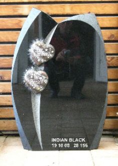 Grabstein aus indischem schwarzem Granit mit Herzen