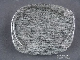 Ovaler Grabstein in Grautönen mit feiner Maserung und poliertem Rand.