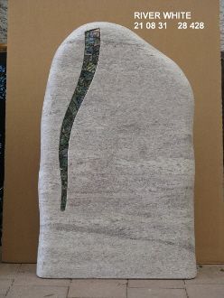 Eine Flussweiss-Granitplatte mit einzigartigem Muster.