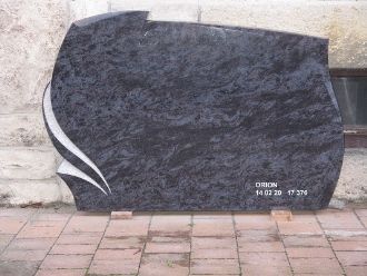 Schwarzer Granit mit eleganten Linienmuster