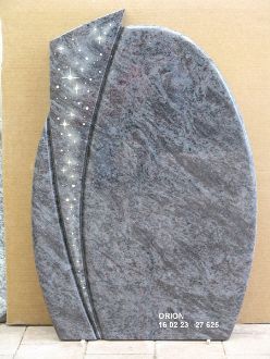 Gravierter Granitstein mit Sternen und elegantem Design