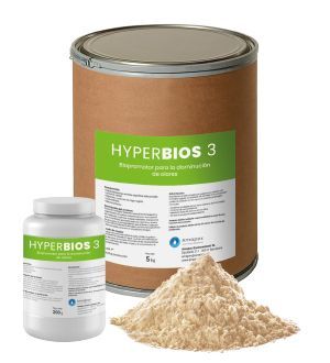 Una lata de hyperbios 3 junto a una botella y un montón de polvo.