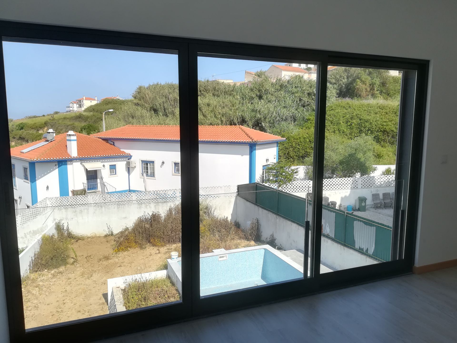 Estrutural Sistemas de Alumínio - :Janelas e portas em alumínio e PV